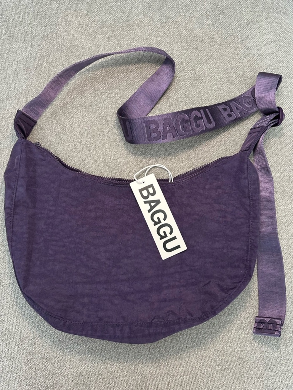 NWT BAGGU Medium Nylon Crescent in Fig